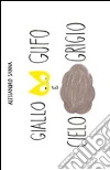 Giallo gufo e cielo grigio Giallo gufo e cielo grigio